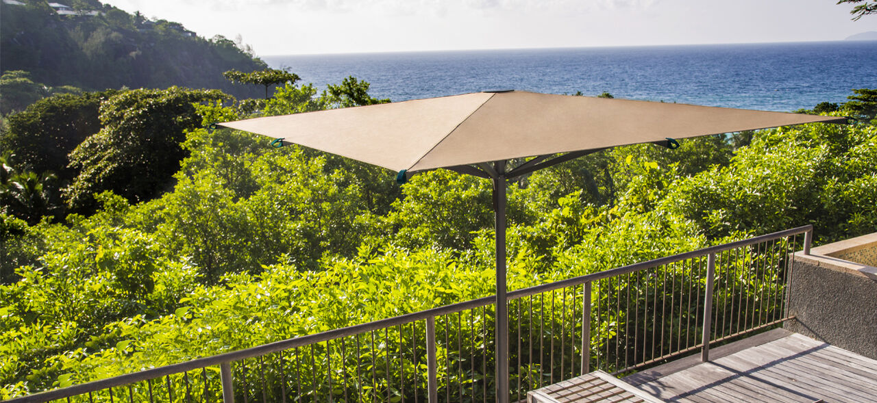 FOUR SEASONS RESORT PARASOL PROFESSIONNEL